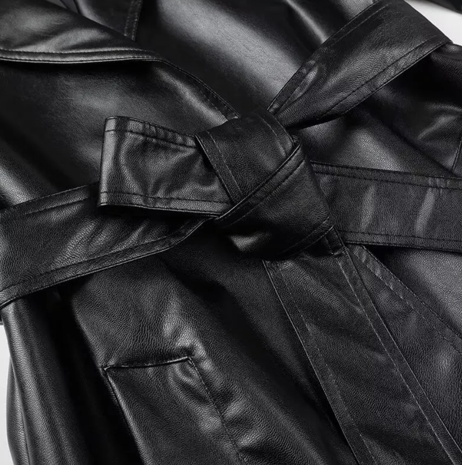 Sobretudo em Couro Geovanna